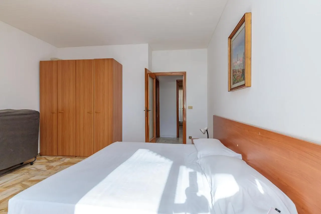Grattacielo Vittoria Apartments Arma di Taggia İtalya